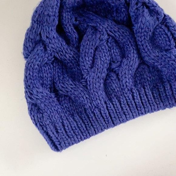 wool beanie hat with furry pom - Picture 3 of 7